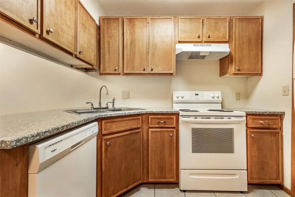 Photo 6 — 231 Barrett Place, Edmond, OK 73003