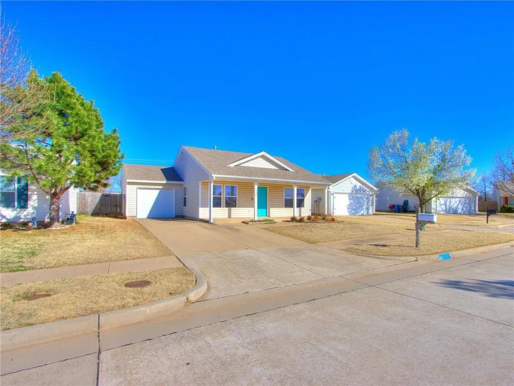 Photo 2 — 1116 Abigail Court, Edmond, OK 73003