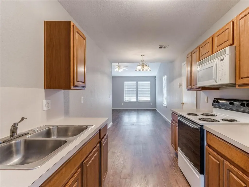 Photo 13 — 1116 Abigail Court, Edmond, OK 73003