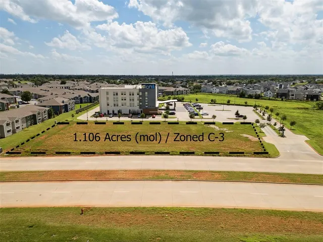 Photo 2 — 13129 Highland Park Boulevard, Oklahoma City, OK 73120