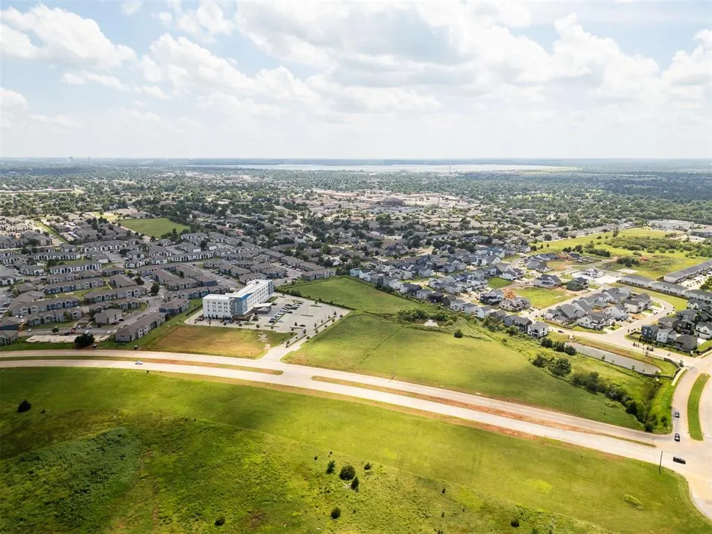 Photo 5 — 13129 Highland Park Boulevard, Oklahoma City, OK 73120
