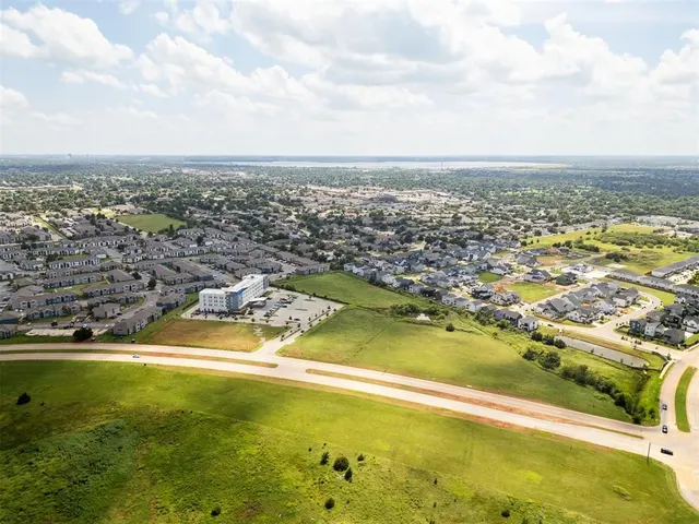 Photo 5 — 13129 Highland Park Boulevard, Oklahoma City, OK 73120