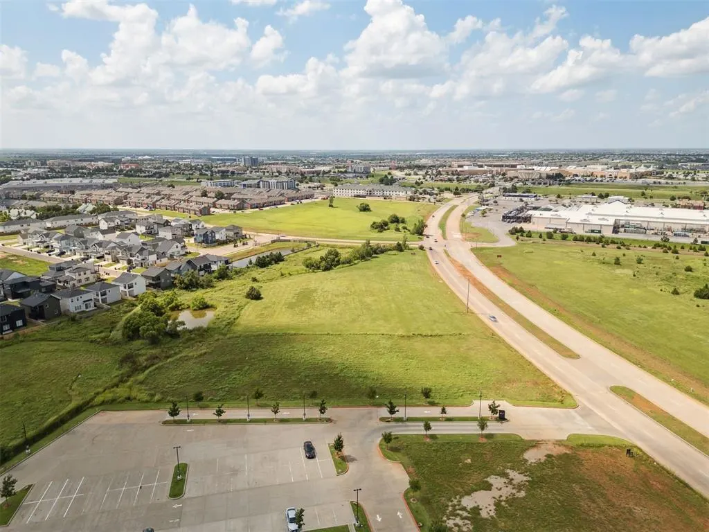 Photo 4 — 13201 Highland Park Boulevard, Oklahoma City, OK 73120