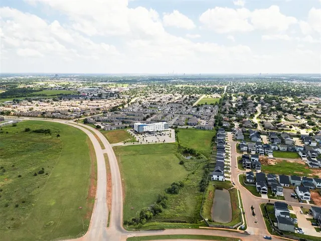 Photo 8 — 13201 Highland Park Boulevard, Oklahoma City, OK 73120