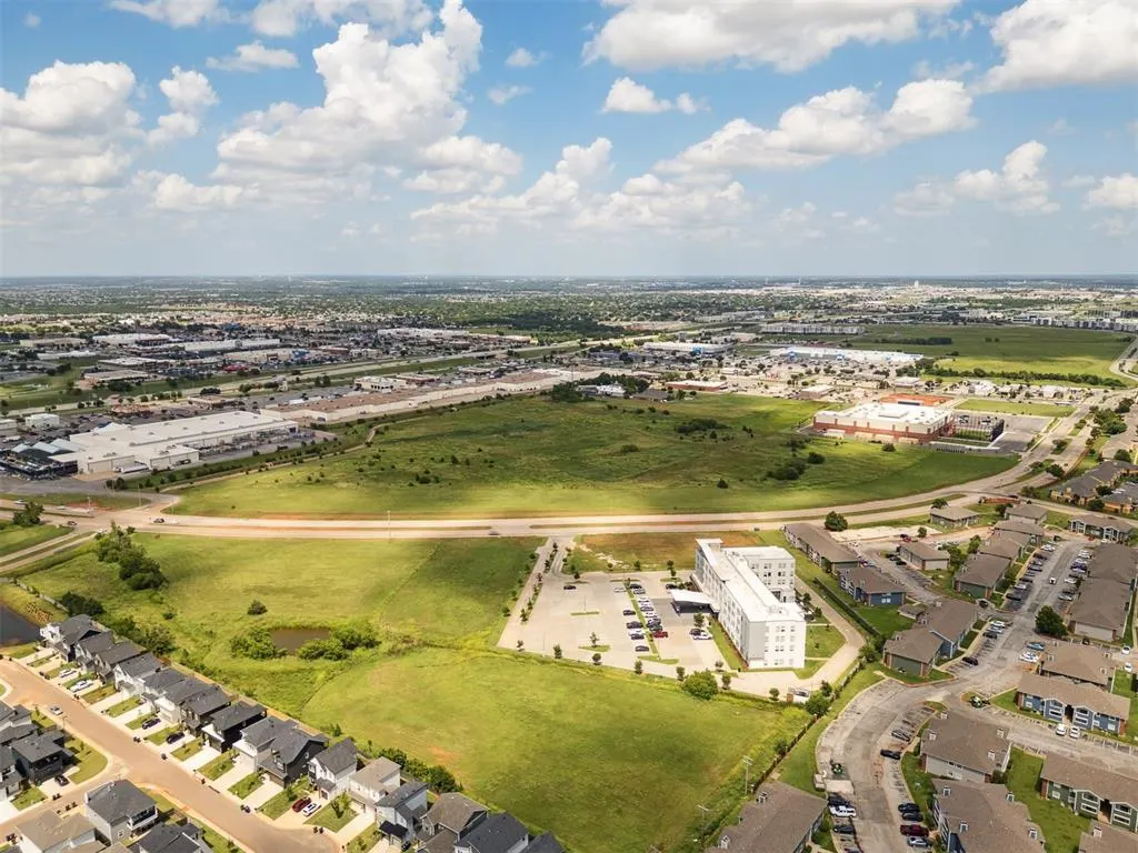 Photo 10 — 13201 Highland Park Boulevard, Oklahoma City, OK 73120