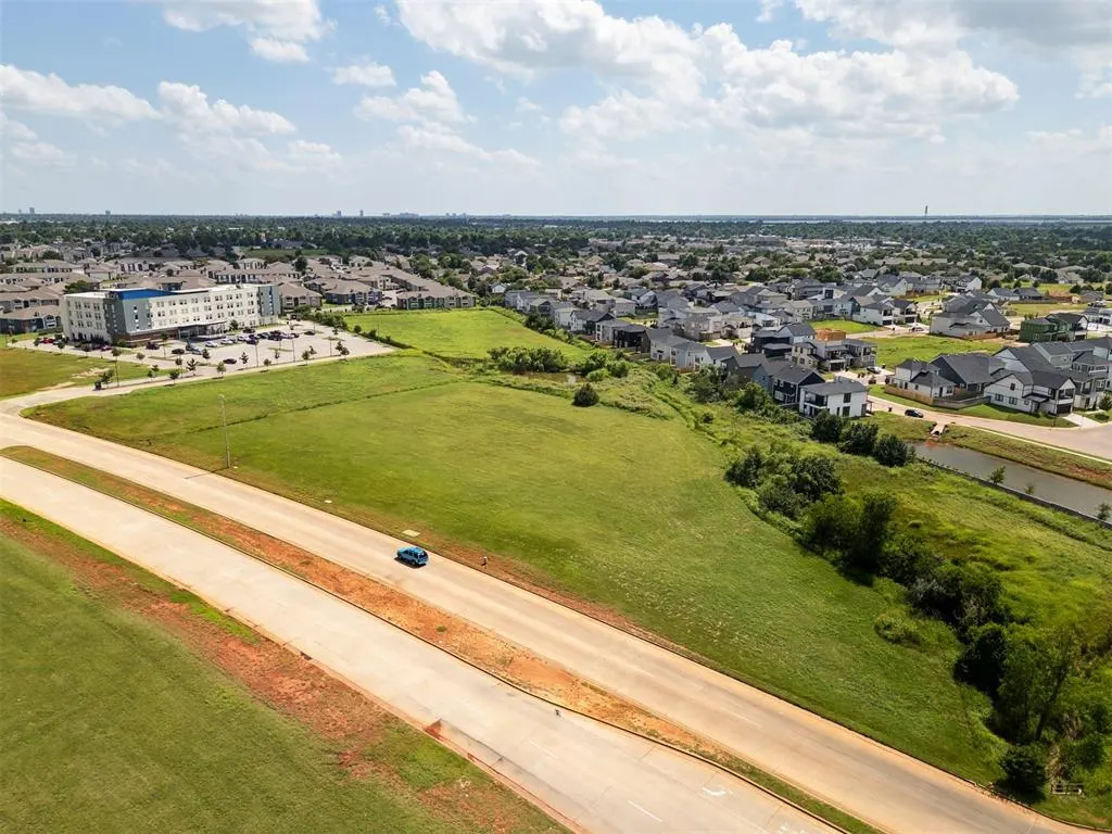 Photo 14 — 13201 Highland Park Boulevard, Oklahoma City, OK 73120