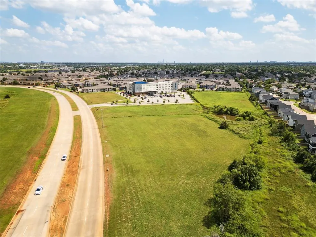 Photo 15 — 13201 Highland Park Boulevard, Oklahoma City, OK 73120