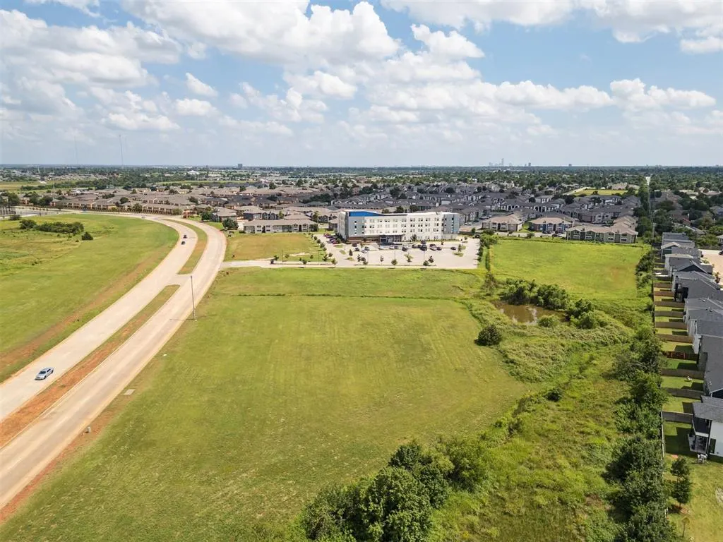 Photo 16 — 13201 Highland Park Boulevard, Oklahoma City, OK 73120