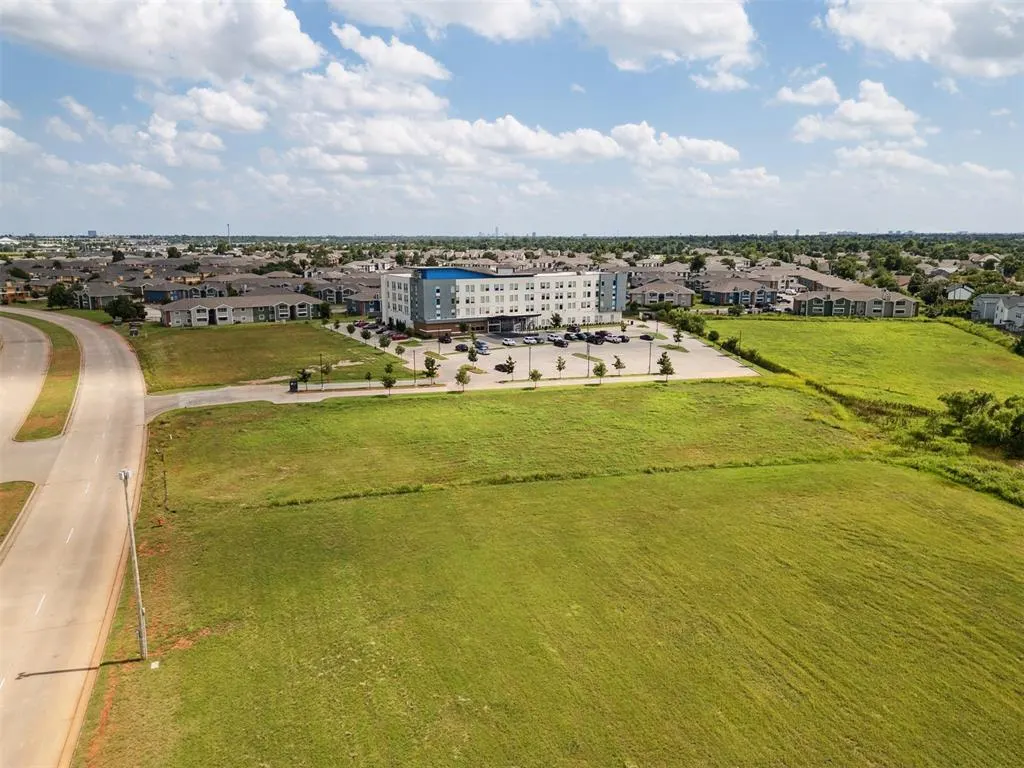 Photo 17 — 13201 Highland Park Boulevard, Oklahoma City, OK 73120