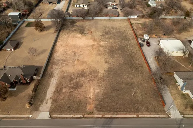 Photo 2 — 825 NW 34th Street, Moore, OK 73160