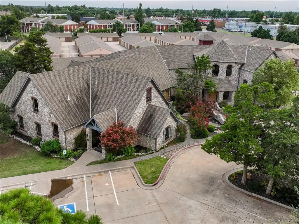 Front exterior — 4242 N MERIDIAN Avenue, Oklahoma City, OK 73112
