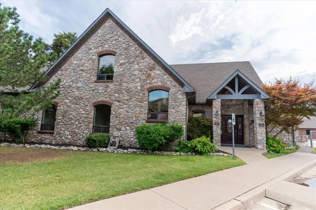 Photo 4 — 4242 N MERIDIAN Avenue, Oklahoma City, OK 73112