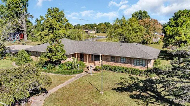 Photo 2 — 1200 E Smith, Stratford, OK 74872