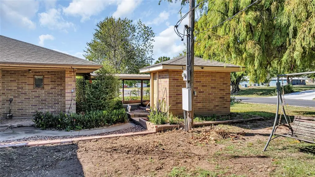 Photo 37 — 1200 E Smith, Stratford, OK 74872