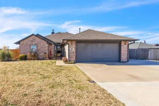 Sold home at 307 NW Candice Drive