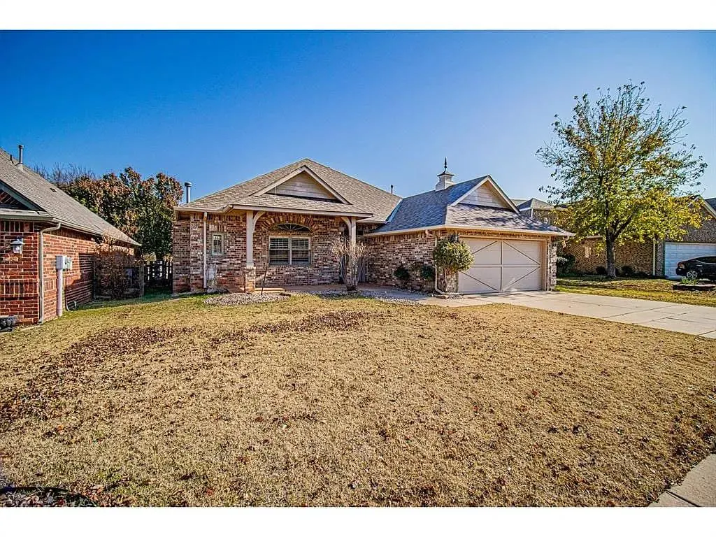 Photo 2 — 2920 Longmeadow, Edmond, OK 73003