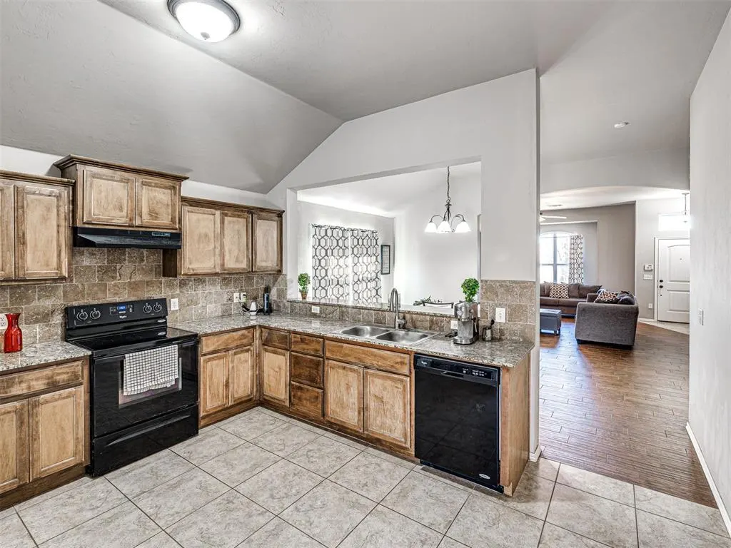 Photo 17 — 12320 Edison Drive, Oklahoma City, OK 73120