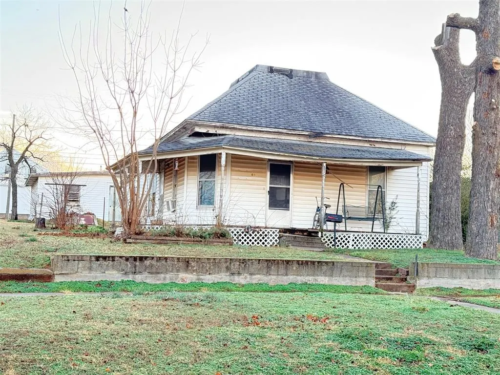 Front exterior — 618 Steele Avenue, Chandler, OK 74834