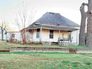 Sold home at 618 Steele Avenue