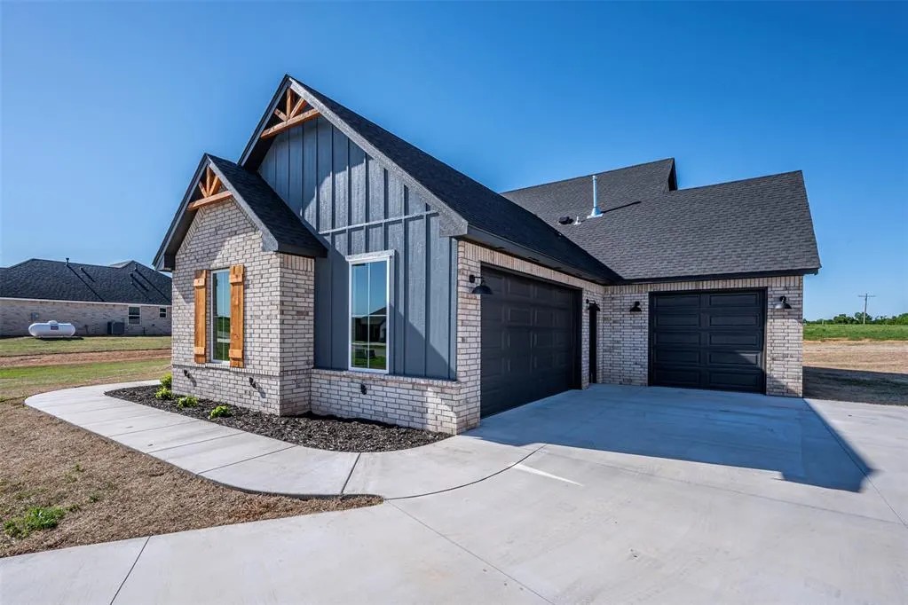 Photo 4 — 2448 Sierra Circle, Blanchard, OK 73010
