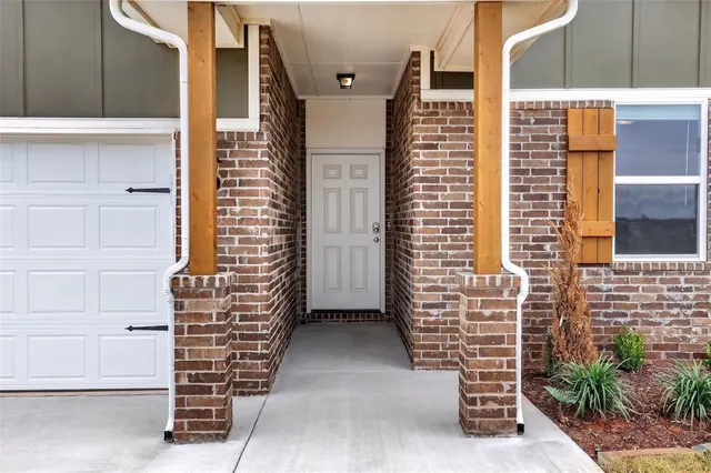 Photo 2 — 745 Cumberland Drive, Guthrie, OK 73044