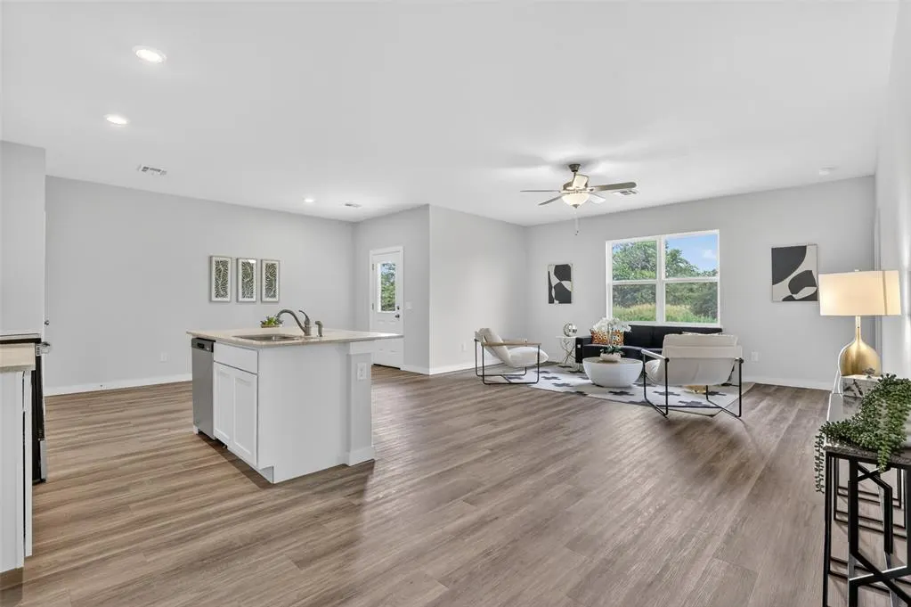 Photo 4 — 745 Cumberland Drive, Guthrie, OK 73044