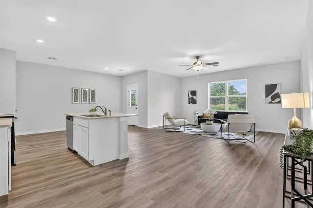 Photo 4 — 745 Cumberland Drive, Guthrie, OK 73044