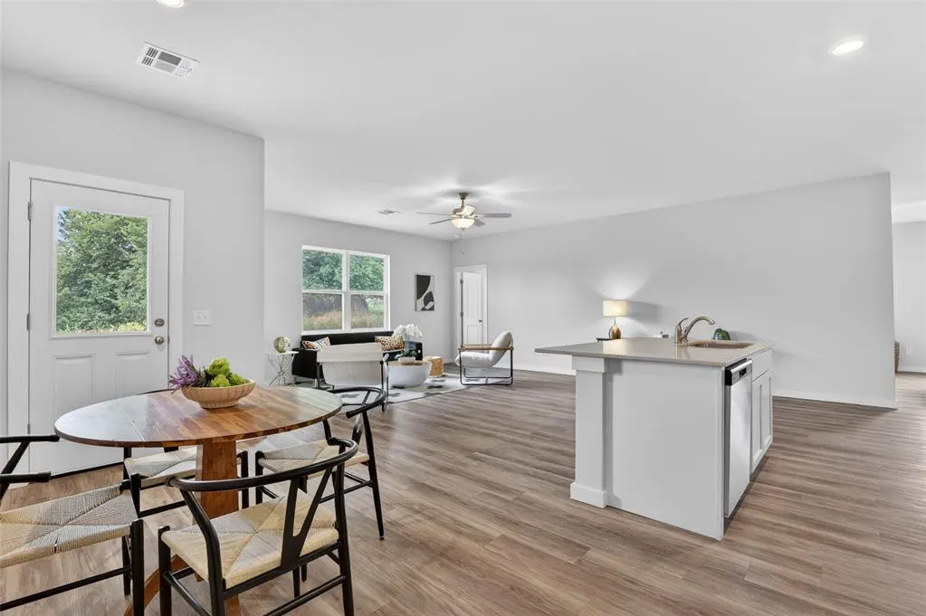 Photo 12 — 745 Cumberland Drive, Guthrie, OK 73044