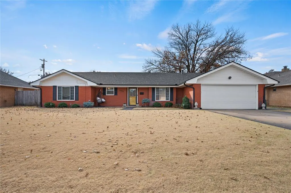 Front exterior — 1925 Live Oak Street, Enid, OK 73703