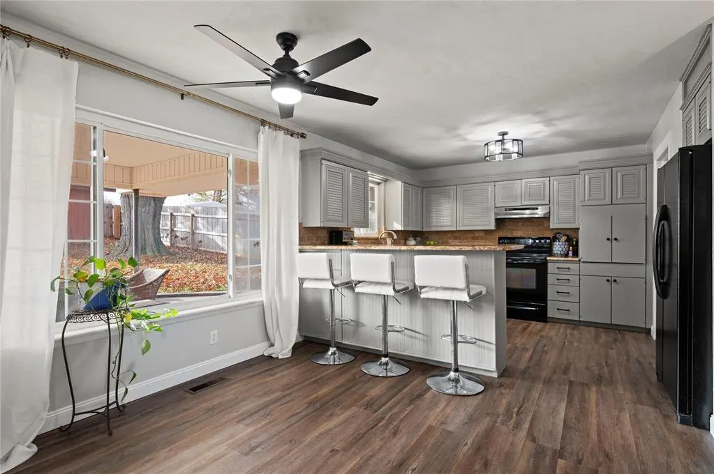 Photo 4 — 1925 Live Oak Street, Enid, OK 73703