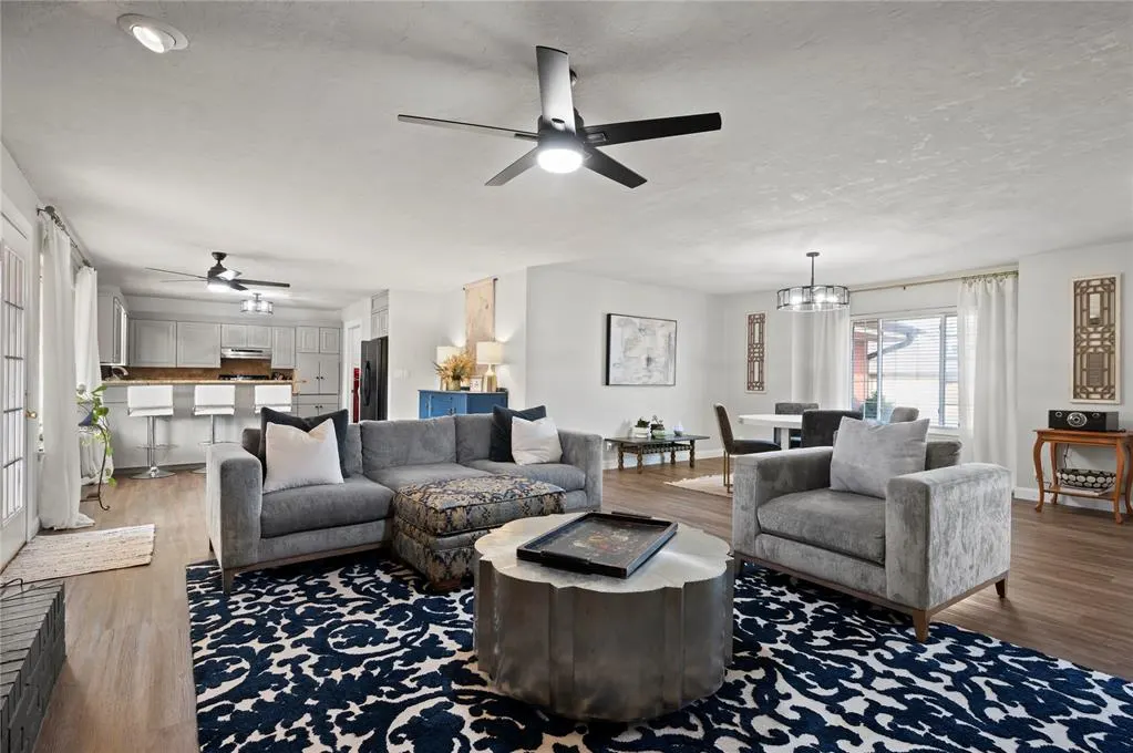 Photo 10 — 1925 Live Oak Street, Enid, OK 73703