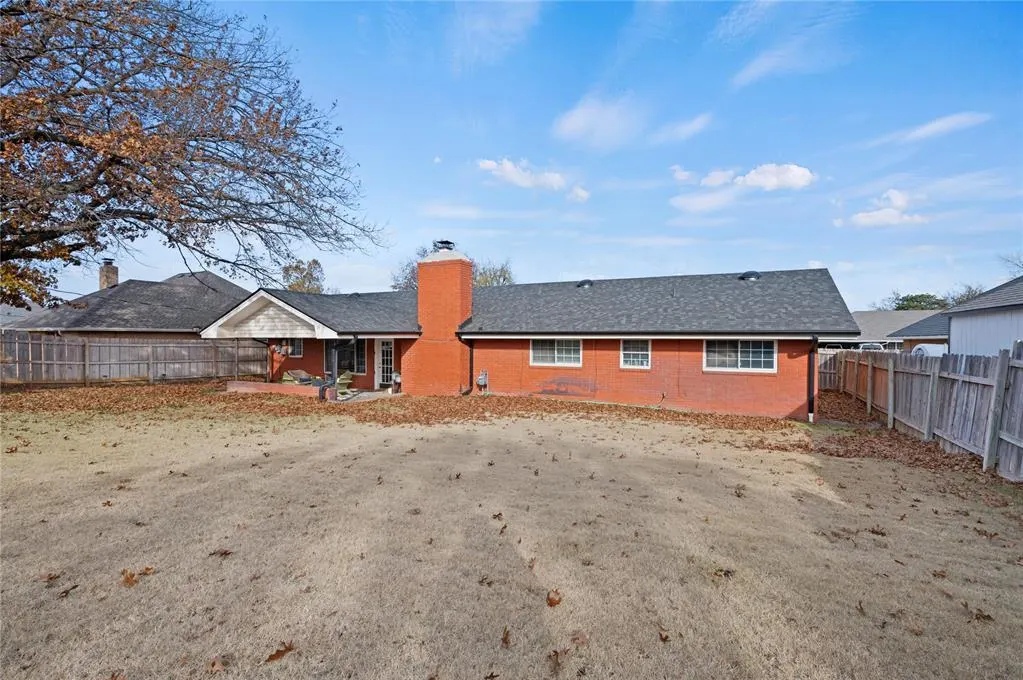 Photo 13 — 1925 Live Oak Street, Enid, OK 73703
