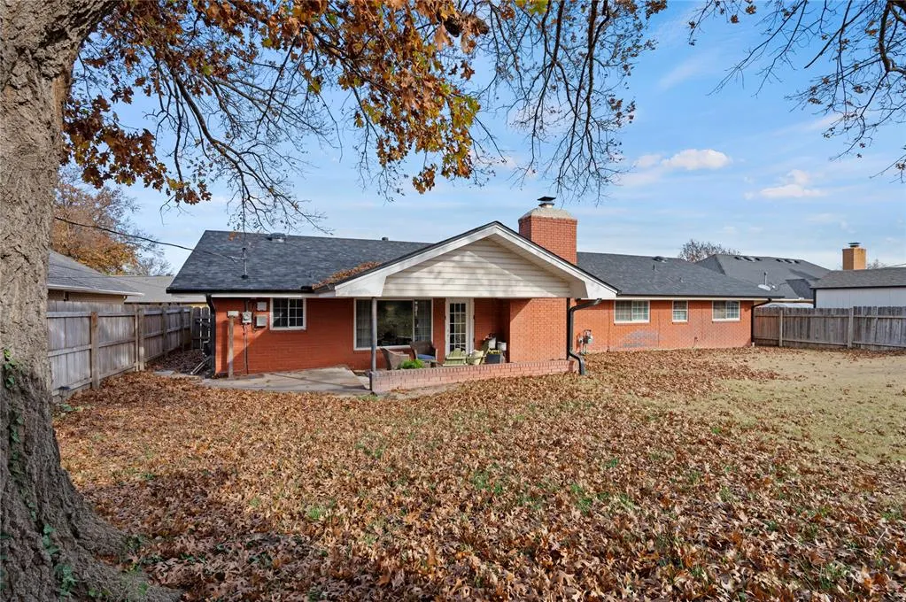 Photo 14 — 1925 Live Oak Street, Enid, OK 73703