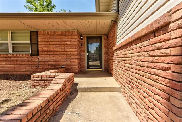 Photo 4 — 1601 N Markwell Place, Oklahoma City, OK 73127
