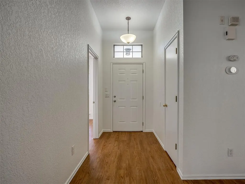 Photo 2 — 11517 Sherwood Court, Midwest City, OK 73130