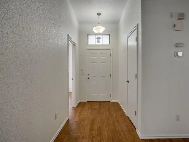 Photo 2 — 11517 Sherwood Court, Midwest City, OK 73130