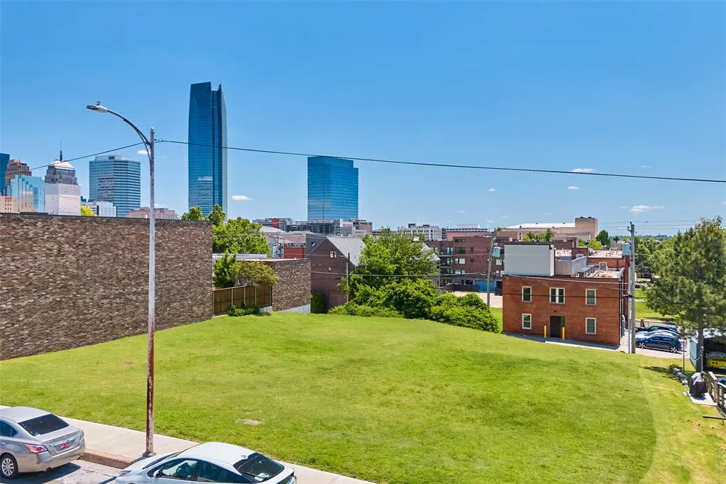 Photo 3 — 622 NW 6th Street, Oklahoma City, OK 73102