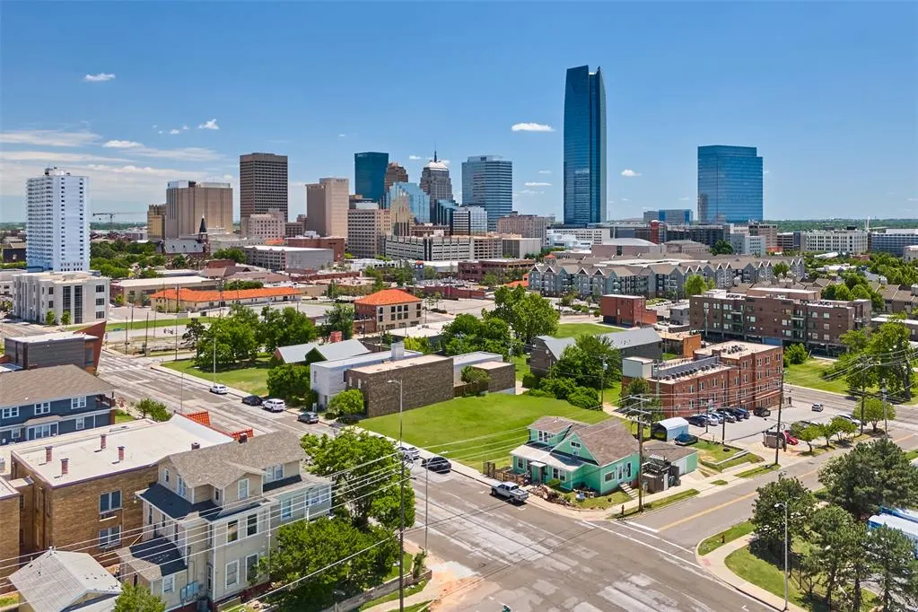 Photo 4 — 622 NW 6th Street, Oklahoma City, OK 73102