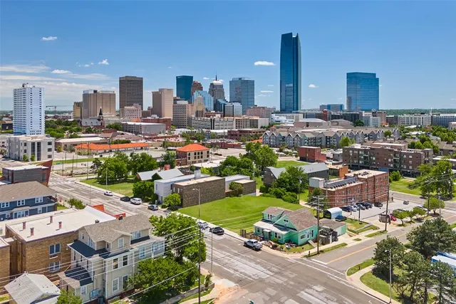 Photo 4 — 622 NW 6th Street, Oklahoma City, OK 73102