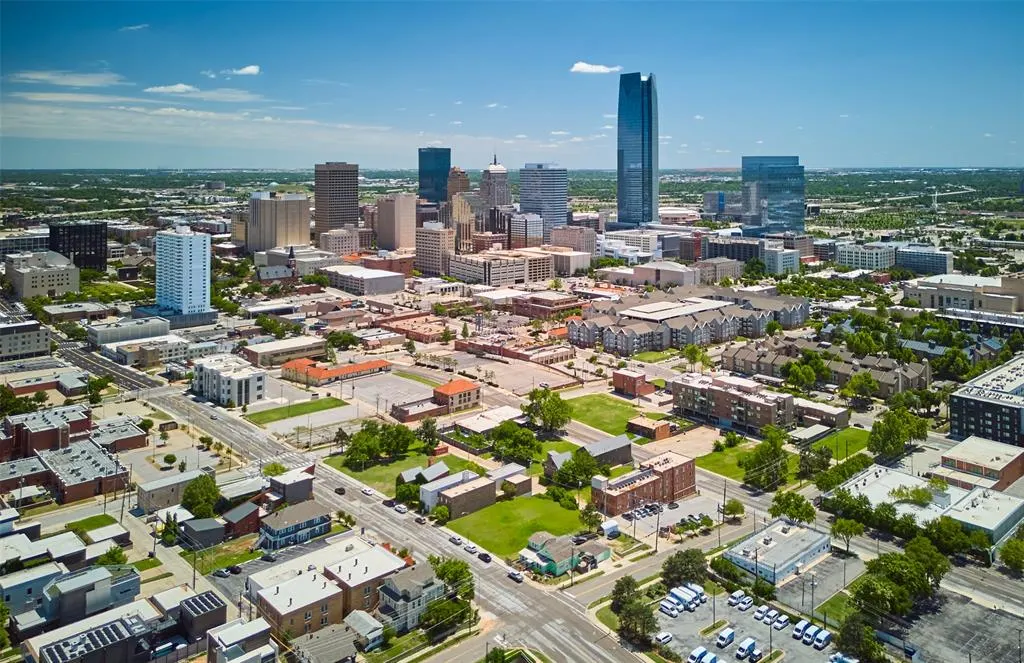 Photo 5 — 622 NW 6th Street, Oklahoma City, OK 73102