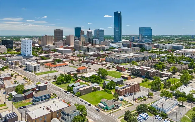 Photo 6 — 622 NW 6th Street, Oklahoma City, OK 73102