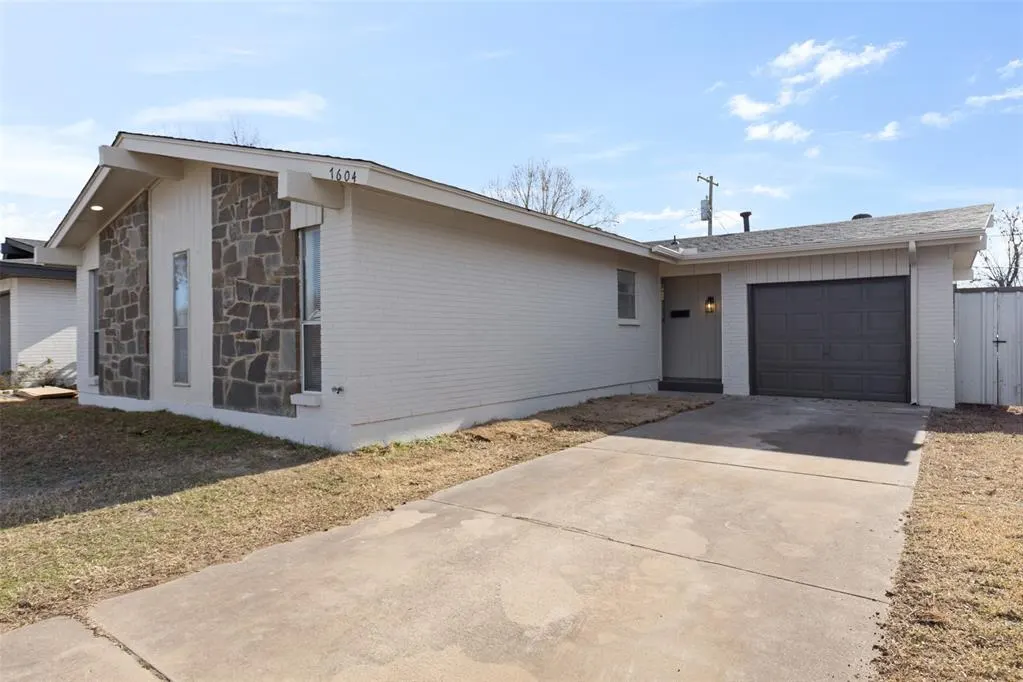 Photo 3 — 7604 NW 28th Street, Bethany, OK 73008