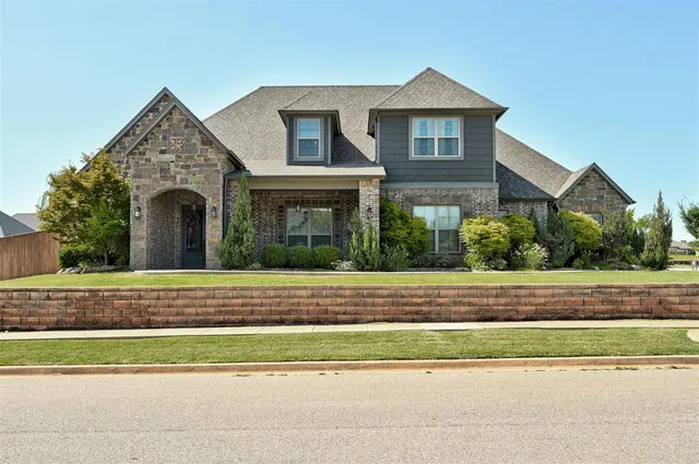 Photo 2 — 2017 Providence Drive, Norman, OK 73071
