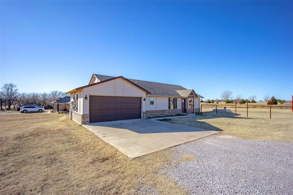 Photo 2 — 2052 County Street 2970, Blanchard, OK 73010