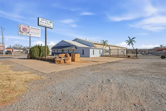 Photo 2 — 1206 S Main Street, Elk City, OK 73644