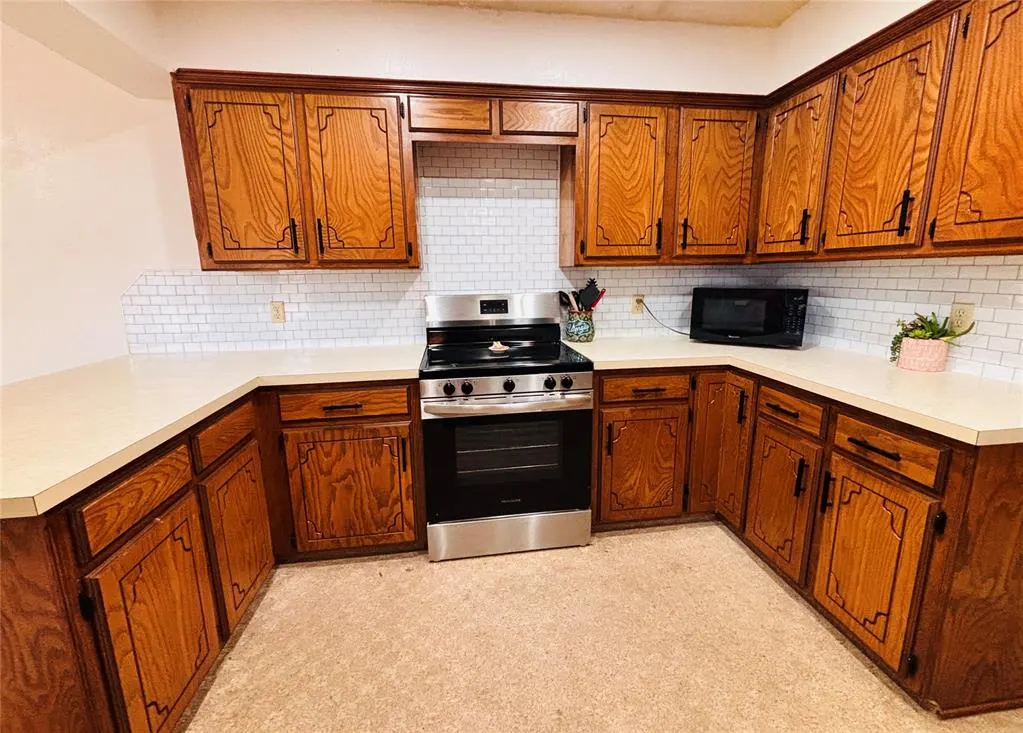 Photo 10 — 1509 Concord Avenue, Clinton, OK 73601