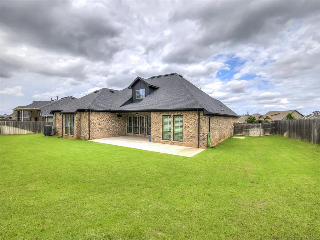 Photo 4 — 210 Bulverde Drive, Norman, OK 73069