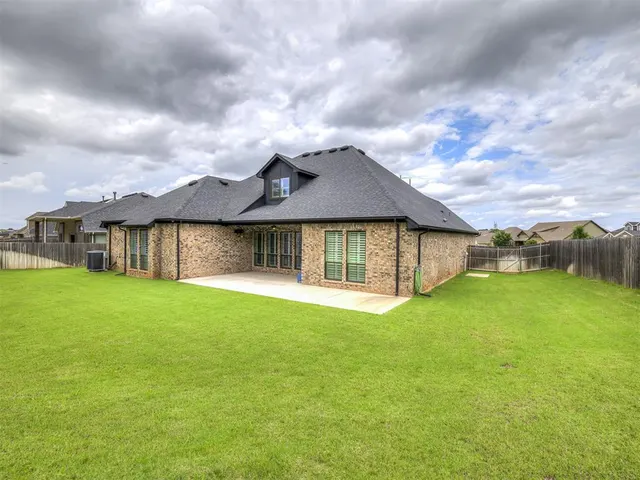 Photo 4 — 210 Bulverde Drive, Norman, OK 73069