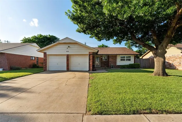 Photo 5 — 815 W 7th Street, Edmond, OK 73003