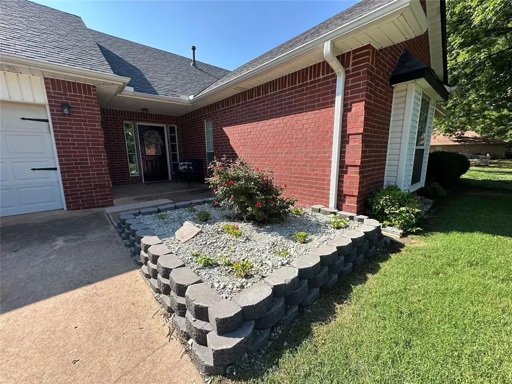 Photo 3 — 12 Northwood Drive, Shawnee, OK 74804